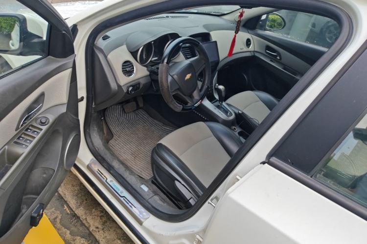 Used Chevrolet Cruze 2013 1.8L SE AT Driver Seat