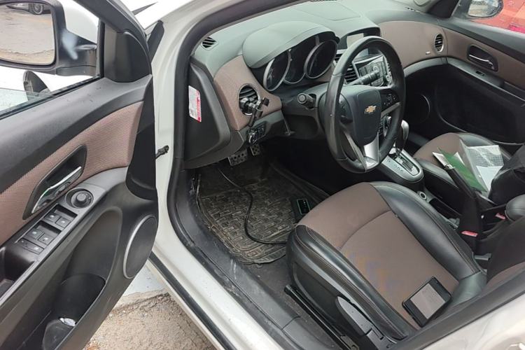Used Chevrolet Cruze 2013 Hatchback 1.6L Automatic Luxury Model Driver Seat