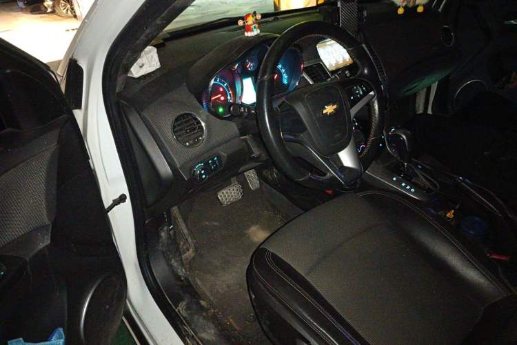 Used Chevrolet Cruze 2013 Hatchback 1.6T Automatic Flagship Model Driver Seat
