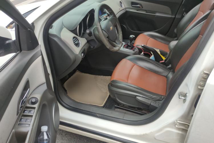 Used Chevrolet Cruze 2013 1.6L SE MT Driver Seat