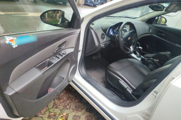 Used Chevrolet Cruze 2013 Hatchback 1.6T Automatic Flagship Model Driver Seat