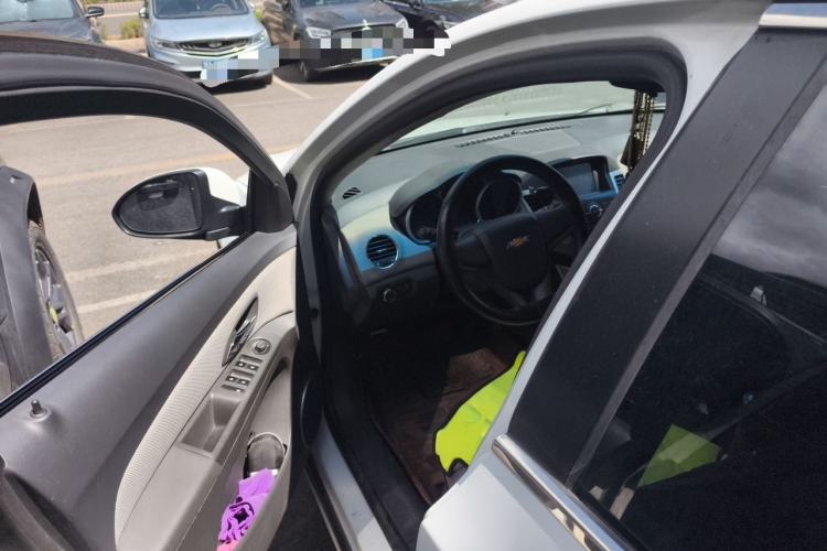 Used Chevrolet Cruze 2013 1.6L SE AT Driver Seat