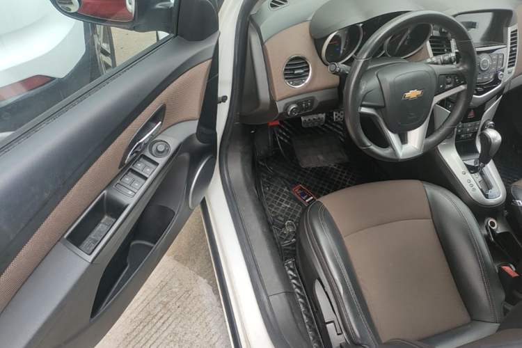 Used Chevrolet Cruze 2013 Hatchback 1.6L Automatic Luxury Model Driver Seat