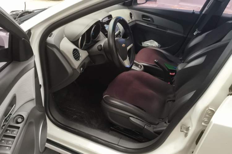 Used Chevrolet Cruze 2013 1.8L SE AT Driver Seat