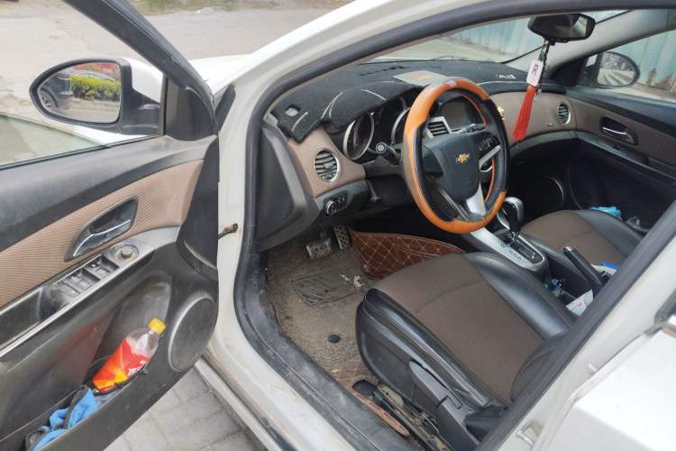 Used Chevrolet Cruze 2013 Hatchback 1.6L Automatic Luxury Model Driver Seat
