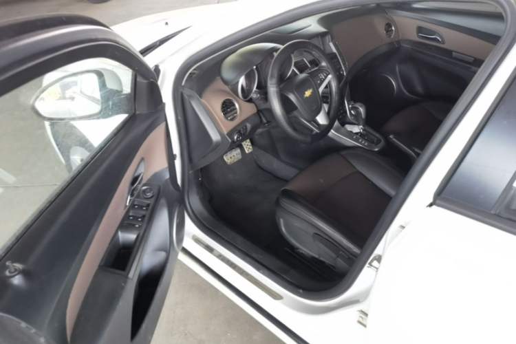 Used Chevrolet Cruze 2013 Hatchback 1.6L Automatic Luxury Model Driver Seat