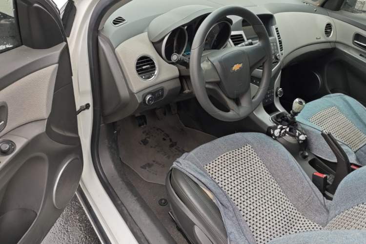 Used Chevrolet Cruze 2013 1.6L SE MT Driver Seat