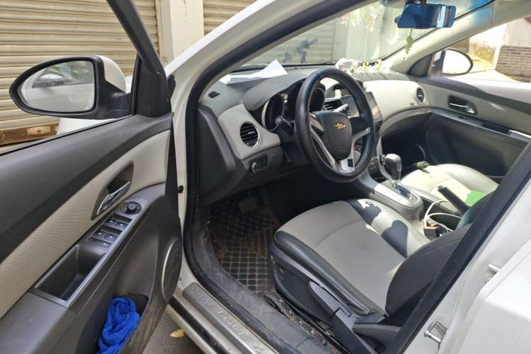 Used Chevrolet Cruze 2013 1.8L SE AT Driver Seat