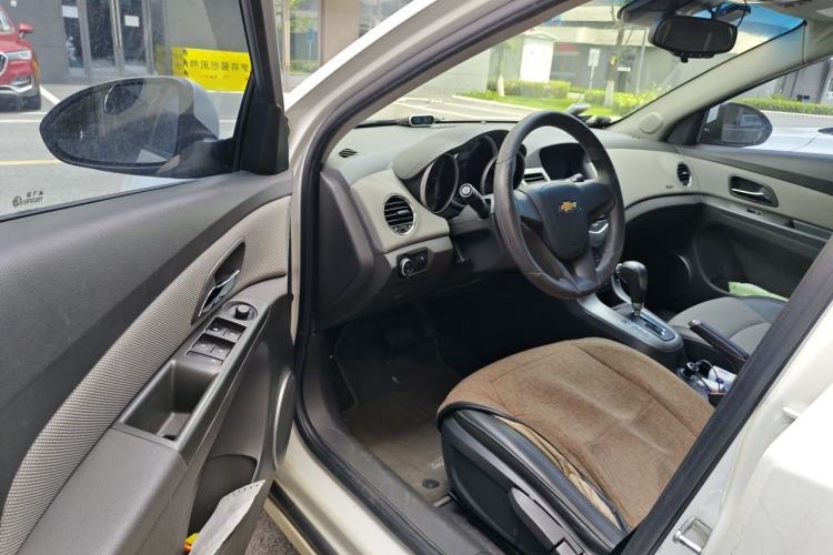 Used Chevrolet Cruze 2013 1.8L SE AT Driver Seat