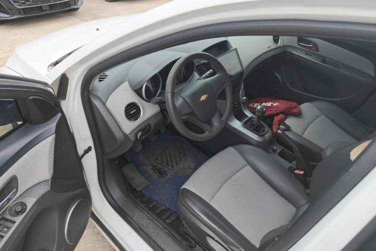 Used Chevrolet Cruze 2013 1.6L SE MT Driver Seat