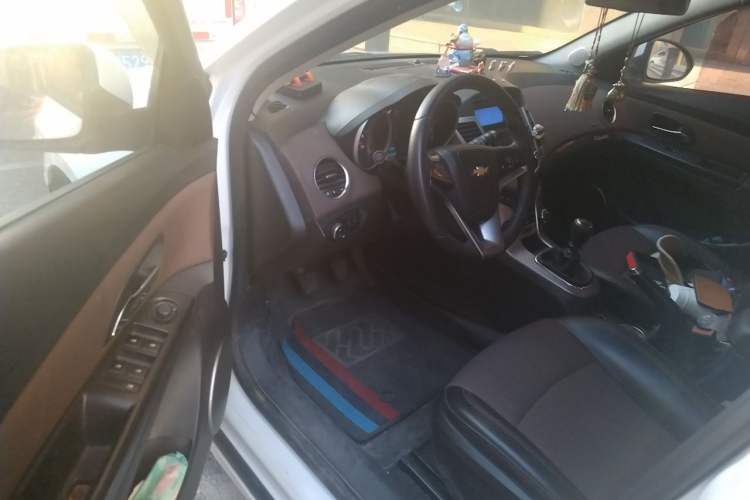 Used Chevrolet Cruze 2013 Hatchback 1.6L Manual Luxury Model Driver Seat