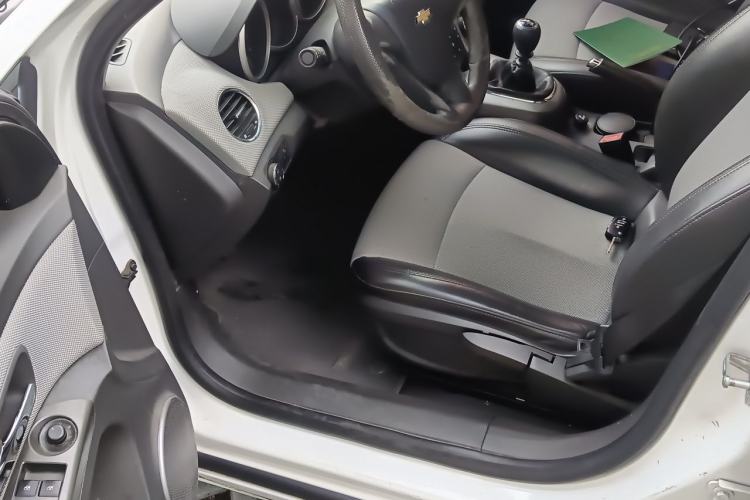 Used Chevrolet Cruze 2013 1.6L SE MT Driver Seat