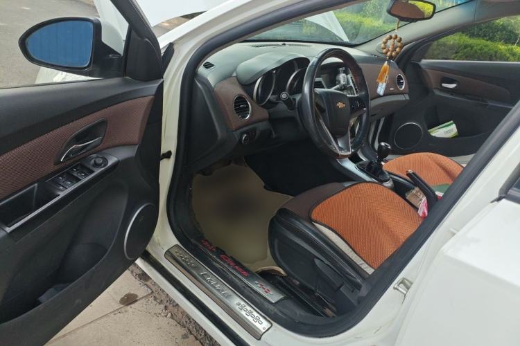 Used Chevrolet Cruze 2013 Hatchback 1.6L Manual Luxury Model Driver Seat