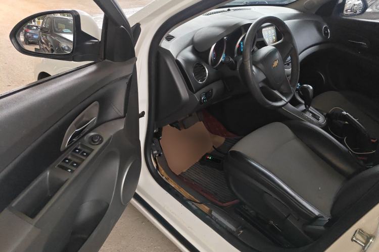 Used Chevrolet Cruze 2013 1.8L SE AT Driver Seat