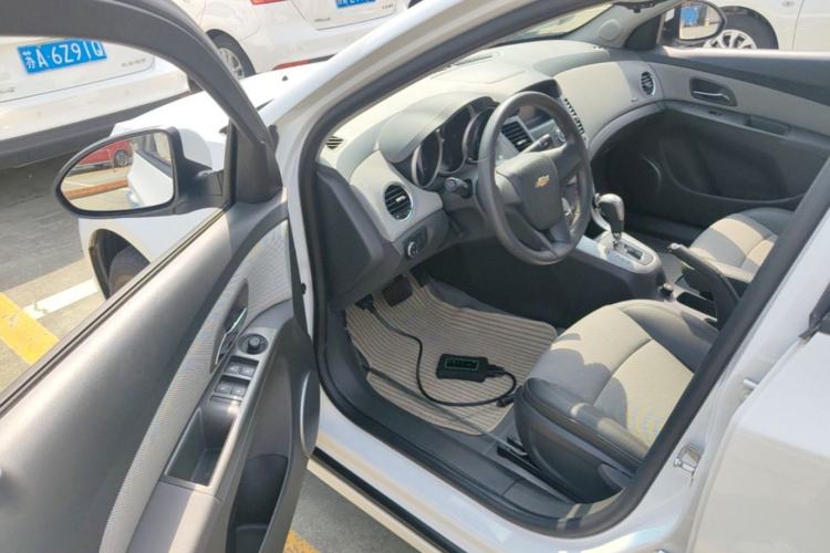 Used Chevrolet Cruze 2013 1.8L SE AT Driver Seat