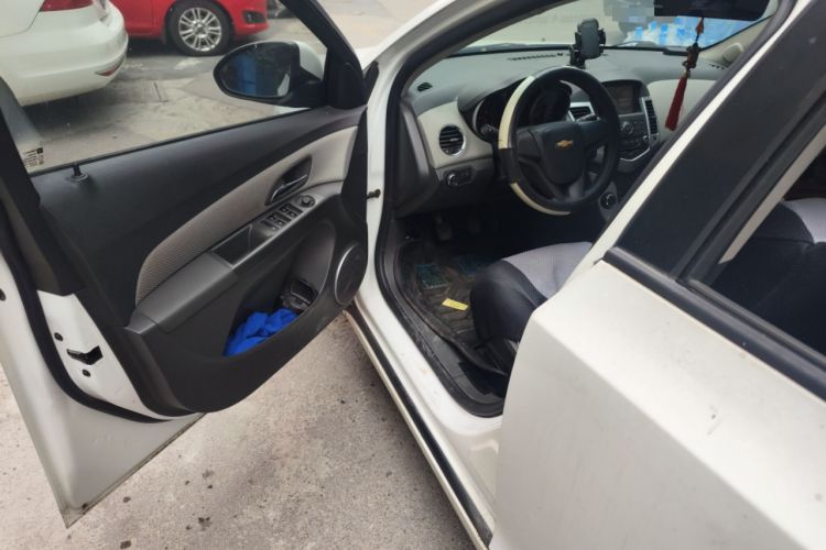 Used Chevrolet Cruze 2013 1.6L SE MT Driver Seat
