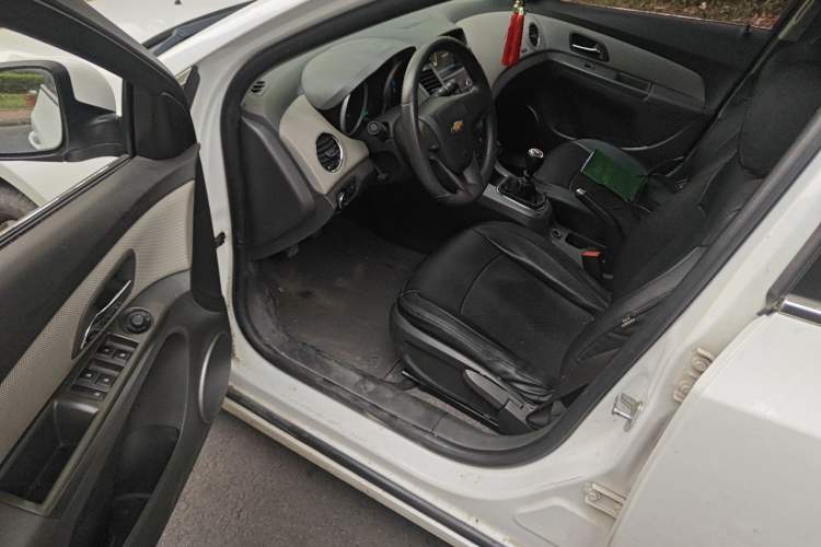 Used Chevrolet Cruze 2013 1.6L SE MT Driver Seat