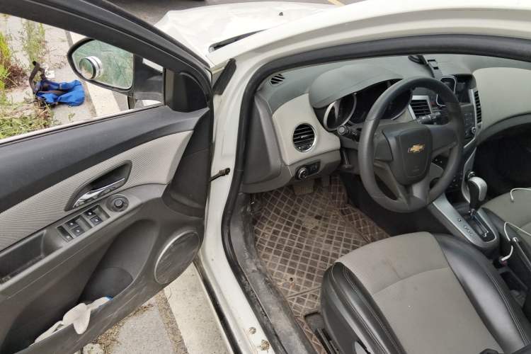 Used Chevrolet Cruze 2013 1.8L SE AT Driver Seat