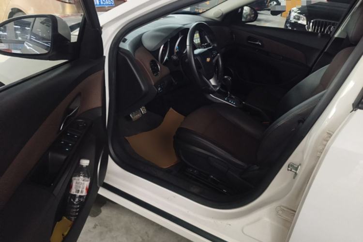 Used Chevrolet Cruze 2013 Hatchback 1.6L Automatic Luxury Model Driver Seat