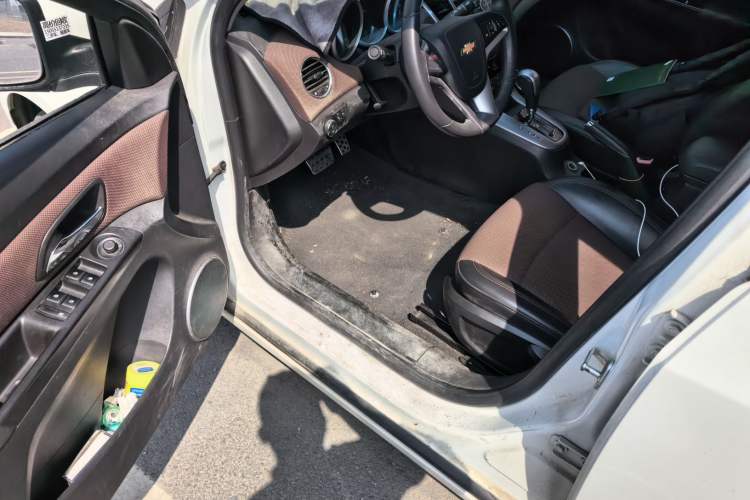 Used Chevrolet Cruze 2013 Hatchback 1.6L Automatic Luxury Model Driver Seat