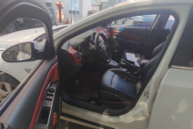 Used Chevrolet Cruze 2013 1.8L SE AT Driver Seat