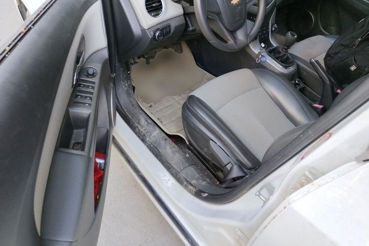 Used Chevrolet Cruze 2013 1.6L SE MT Driver Seat