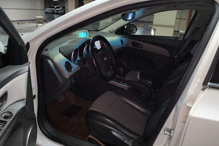 Used Chevrolet Cruze 2013 1.8L SE AT Driver Seat