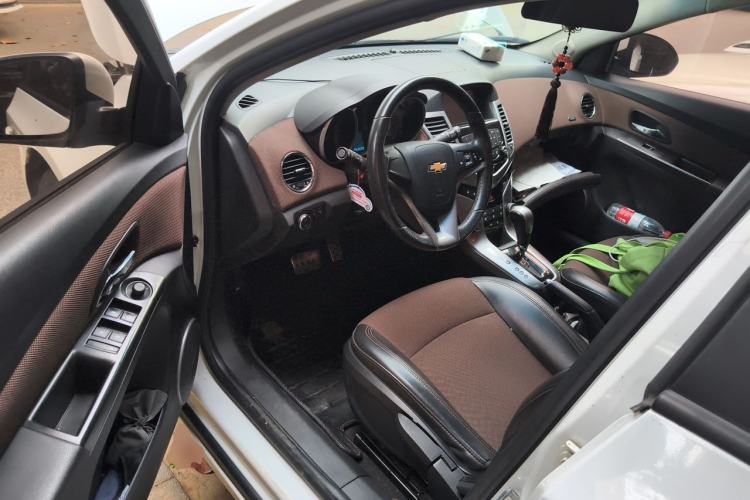 Used Chevrolet Cruze 2013 Hatchback 1.6L Automatic Luxury Model Driver Seat