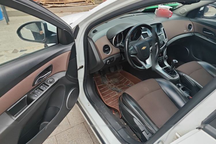 Used Chevrolet Cruze 2013 Hatchback 1.6L Manual Luxury Model Driver Seat