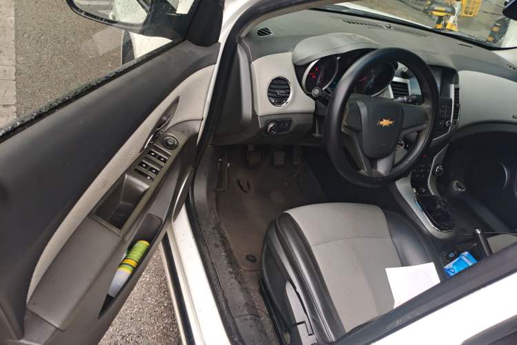 Used Chevrolet Cruze 2013 1.6L SE MT Driver Seat