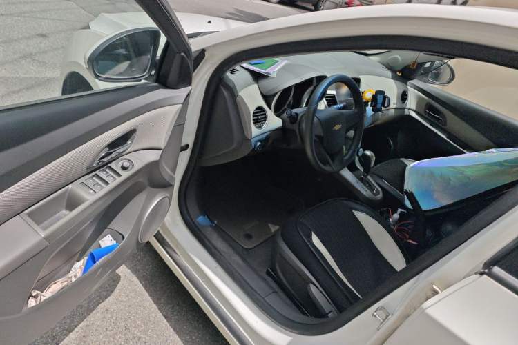 Used Chevrolet Cruze 2013 1.8L SE AT Driver Seat