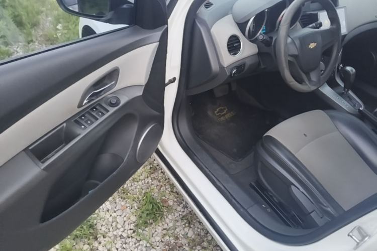 Used Chevrolet Cruze 2013 1.8L SE AT Driver Seat