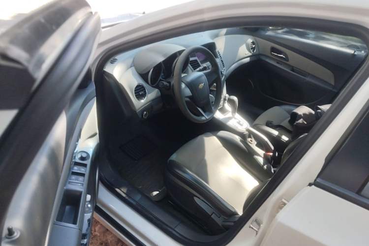 Used Chevrolet Cruze 2013 1.8L SE AT Driver Seat