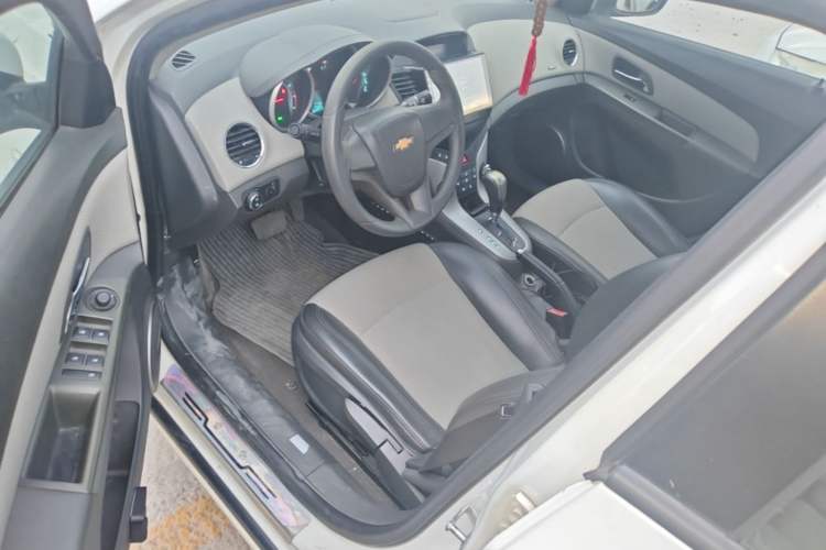 Used Chevrolet Cruze 2013 1.8L SE AT Driver Seat