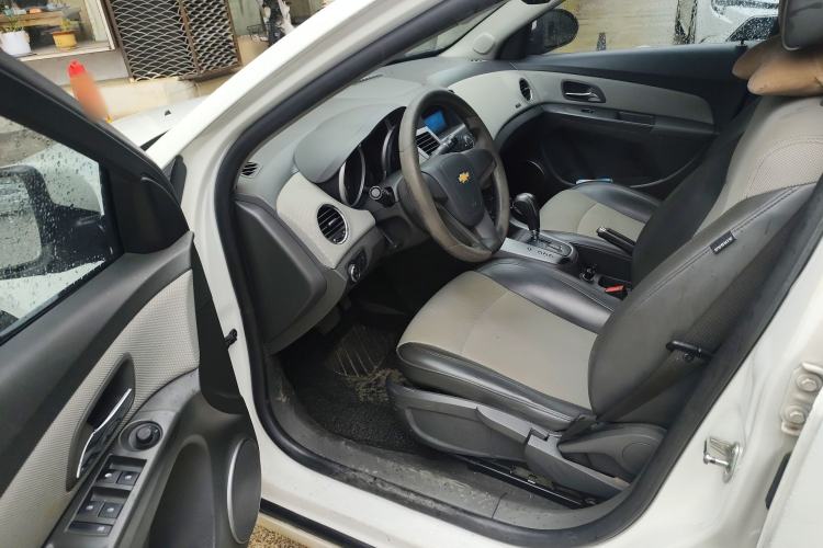 Used Chevrolet Cruze 2013 1.8L SE AT Driver Seat