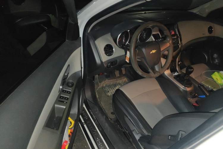Used Chevrolet Cruze 2013 1.6L SE MT Driver Seat