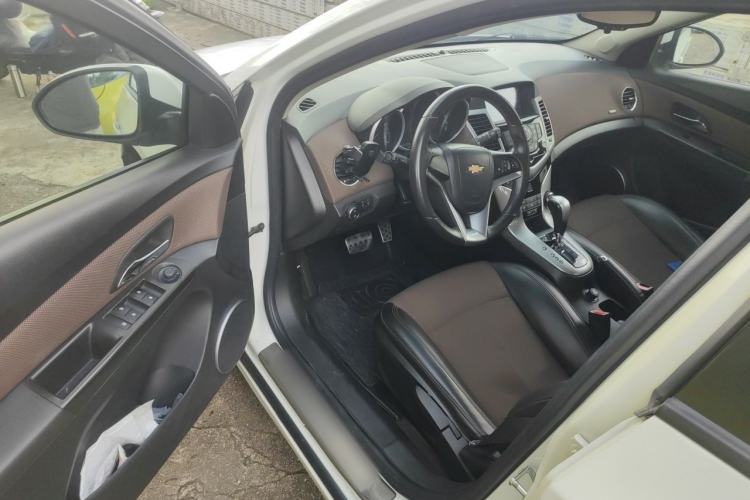 Used Chevrolet Cruze 2013 Hatchback 1.6L Automatic Luxury Model Driver Seat