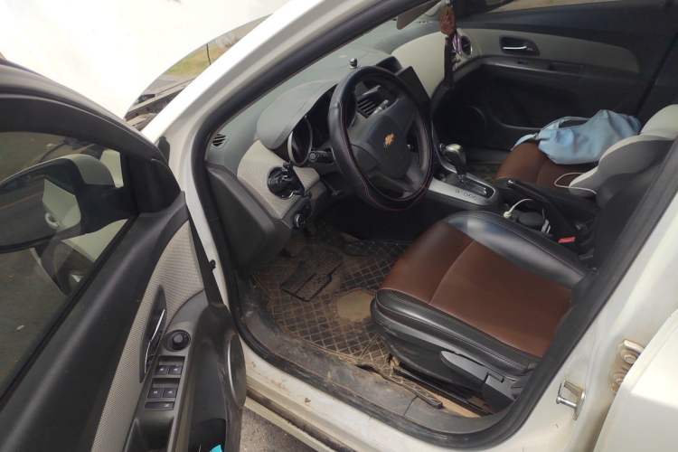 Used Chevrolet Cruze 2013 1.8L SE AT Driver Seat