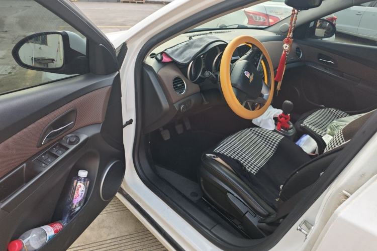 Used Chevrolet Cruze 2013 Hatchback 1.6L Manual Luxury Model Driver Seat