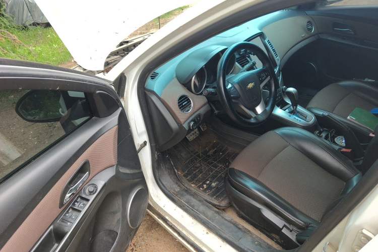 Used Chevrolet Cruze 2013 Hatchback 1.6L Automatic Luxury Model Driver Seat