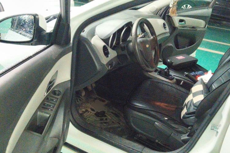 Used Chevrolet Cruze 2013 1.6L SL MT Driver Seat