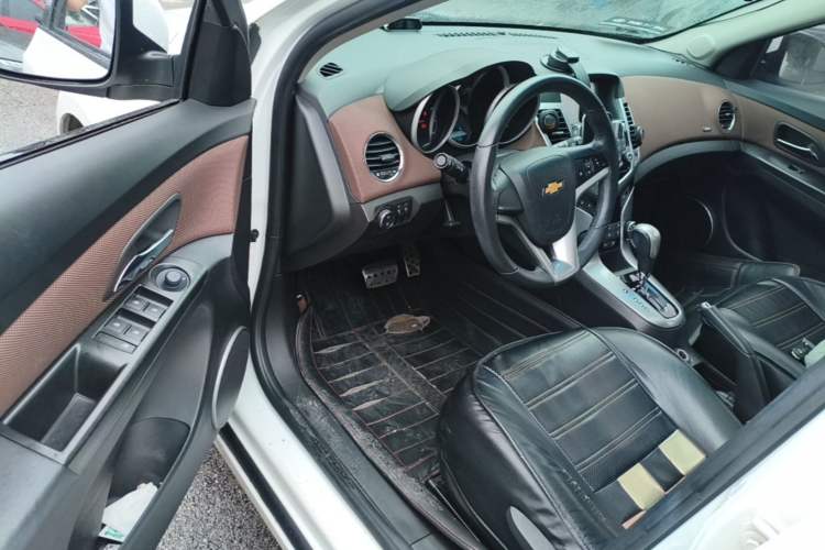 Used Chevrolet Cruze 2013 Hatchback 1.6L Automatic Luxury Model Driver Seat