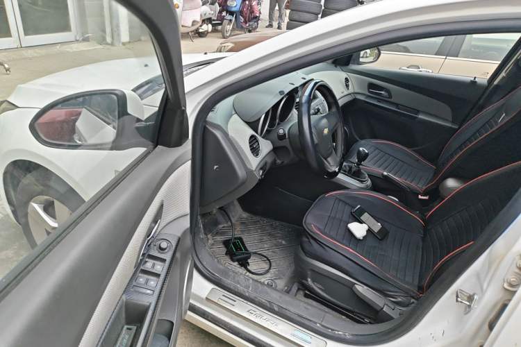 Used Chevrolet Cruze 2013 1.6L SE MT Driver Seat