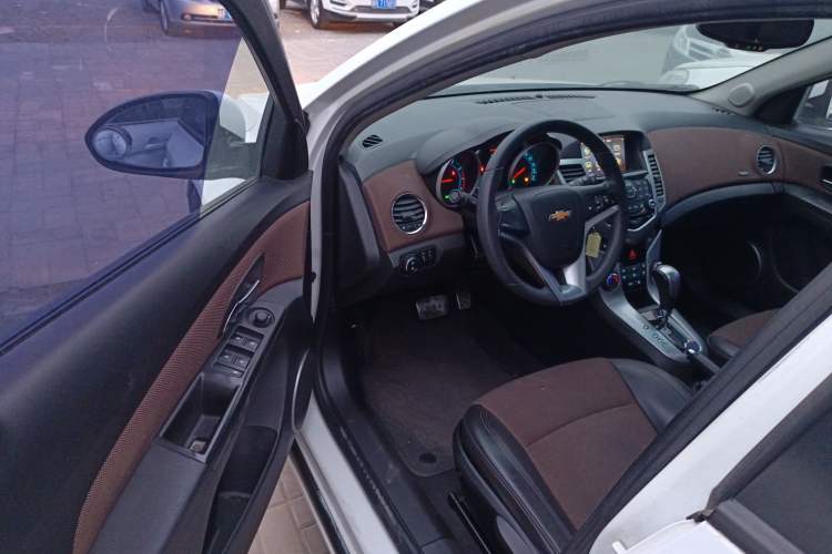 Used Chevrolet Cruze 2013 Hatchback 1.6L Automatic Luxury Model Driver Seat