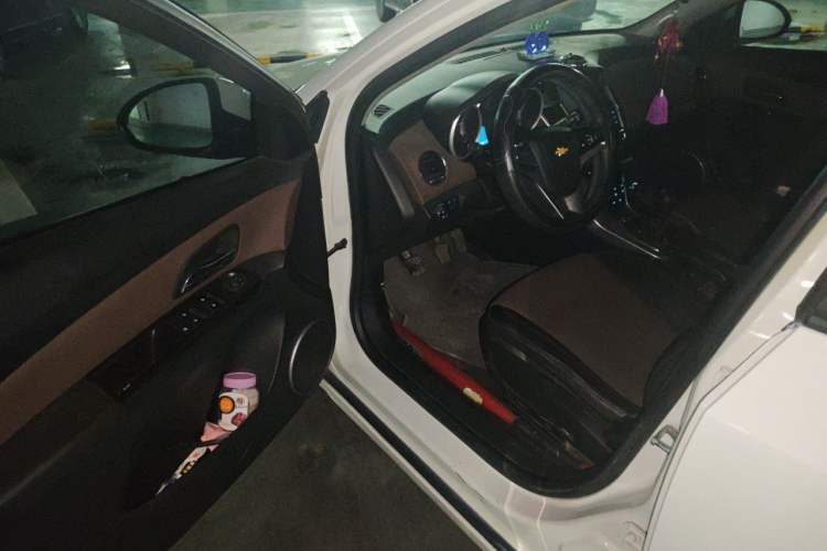 Used Chevrolet Cruze 2013 Hatchback 1.6L Manual Luxury Model Driver Seat