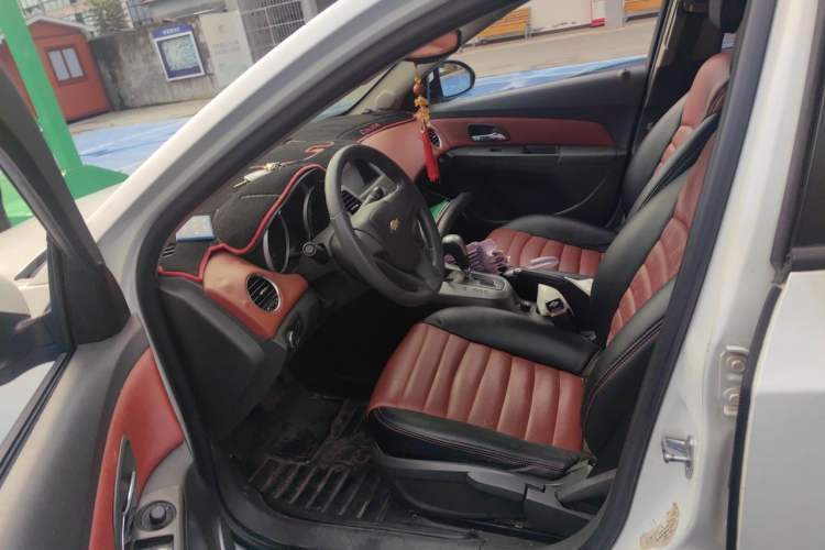 Used Chevrolet Cruze 2013 1.8L SE AT Driver Seat