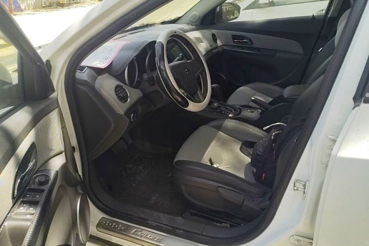 Used Chevrolet Cruze 2013 1.8L SE AT Driver Seat