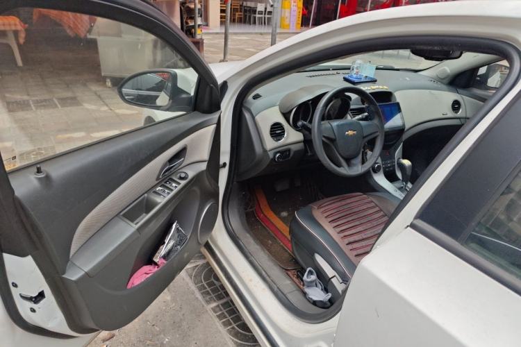 Used Chevrolet Cruze 2013 1.8L SE AT Driver Seat
