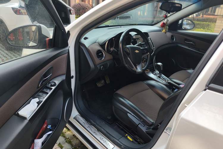 Used Chevrolet Cruze 2013 Hatchback 1.6L Automatic Luxury Model Driver Seat