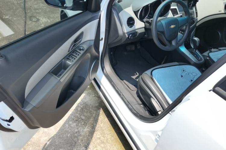 Used Chevrolet Cruze 2013 1.8L SE AT Driver Seat